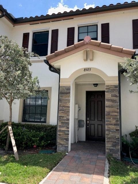 8923 W 35th Ave, Hialeah FL 33018 - Hialeah, FL - Photo 1