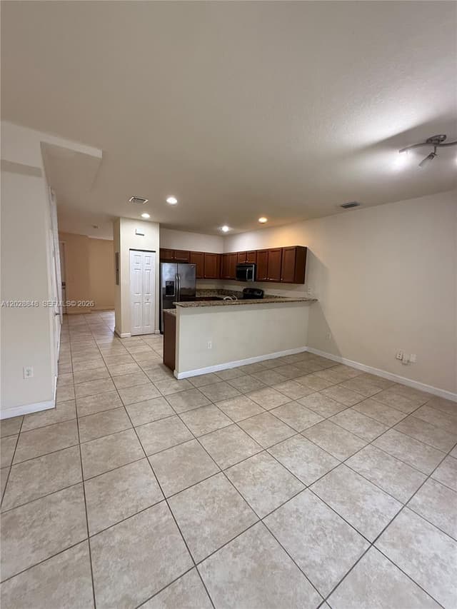 8923 W 35th Ave, Hialeah FL 33018 - Hialeah, FL - Photo 5
