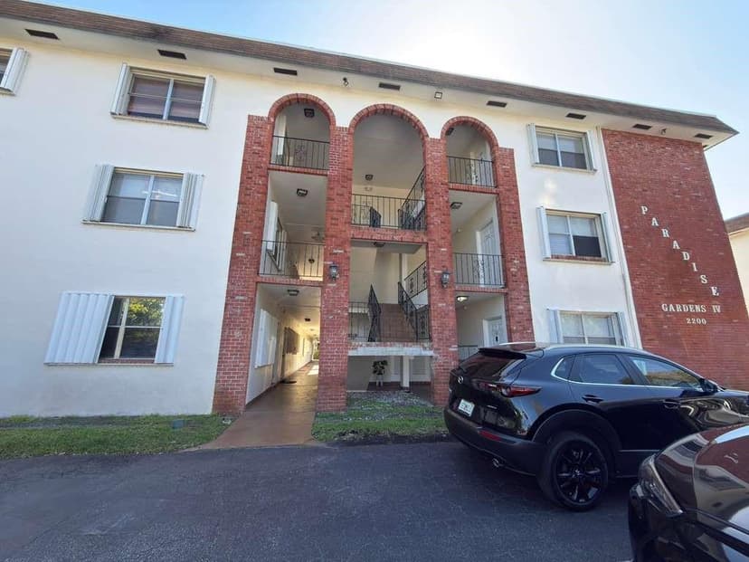 2200 Taylor Street # 104, Hollywood FL 33020