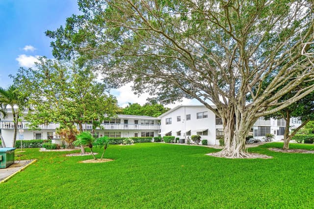 57 Canterbury, West Palm Beach FL 33417 - West Palm Beach, FL - Photo 2