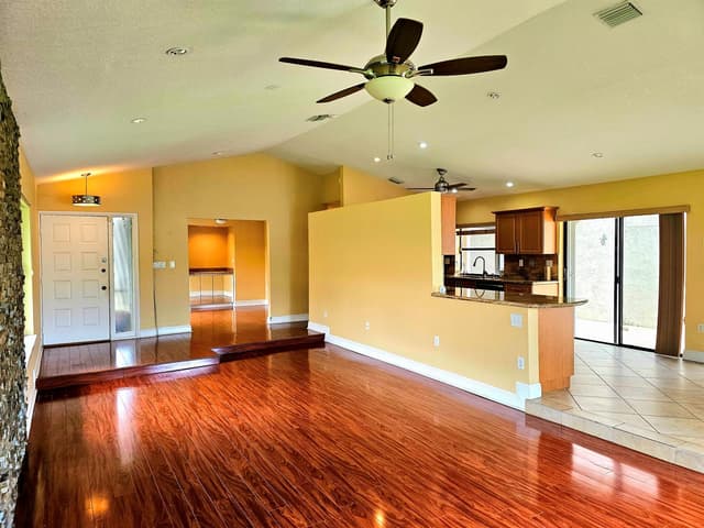 566 Village Lake Drive, Weston FL 33326 - Weston, FL - Photo 5