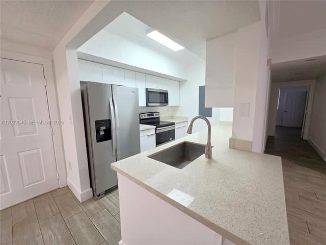 215 SW 117th Ter # 14101, Pembroke Pines FL 33025 - Pembroke Pines, FL - Photo 2