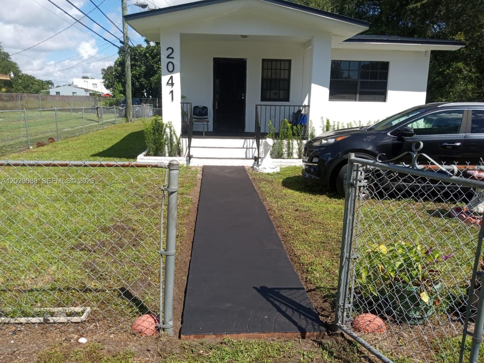 2041 NW 100th St, Miami FL 33147