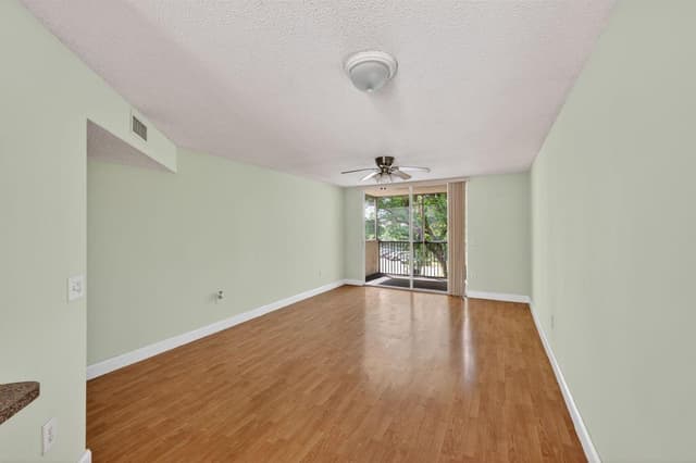 8373 Lake Drive Apt 307, Doral FL 33166 - Doral, FL - Photo 2