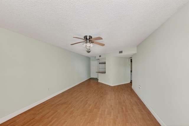 8373 Lake Drive Apt 307, Doral FL 33166 - Doral, FL - Photo 7