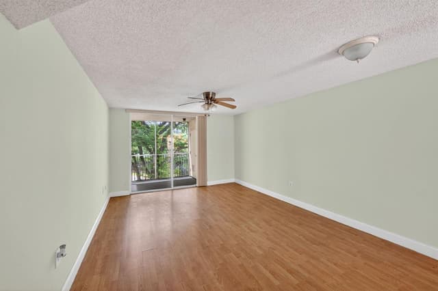 8373 Lake Drive Apt 307, Doral FL 33166 - Doral, FL - Photo 3