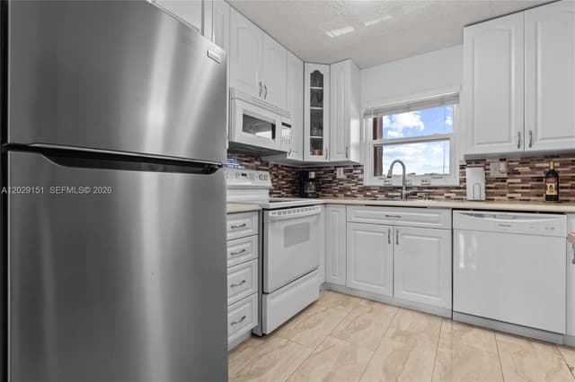 9340 Sunrise Lakes Blvd # 209, Sunrise FL 33322 - Sunrise, FL - Photo 6