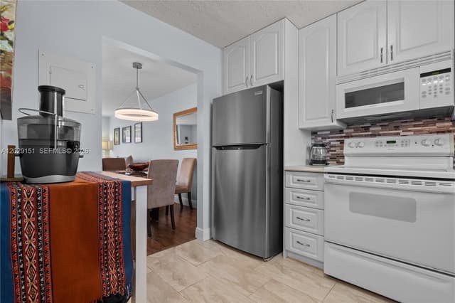 9340 Sunrise Lakes Blvd # 209, Sunrise FL 33322 - Sunrise, FL - Photo 7