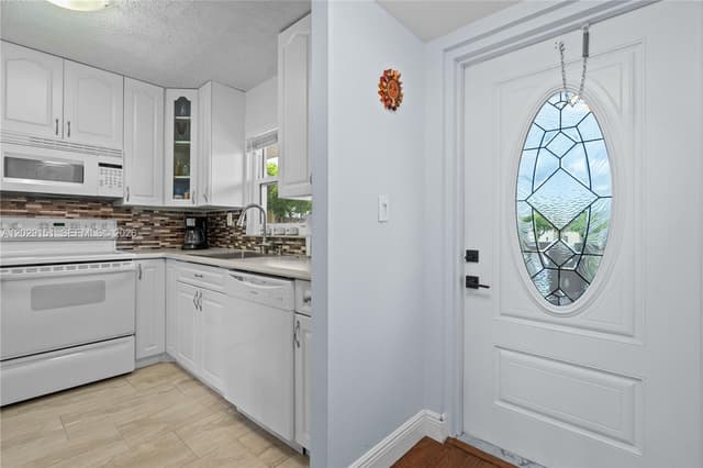9340 Sunrise Lakes Blvd # 209, Sunrise FL 33322 - Sunrise, FL - Photo 5