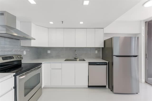 17890 W Dixie Hwy 501 Hwy # 501, North Miami Beach FL 33160 - North Miami Beach, FL - Photo 6