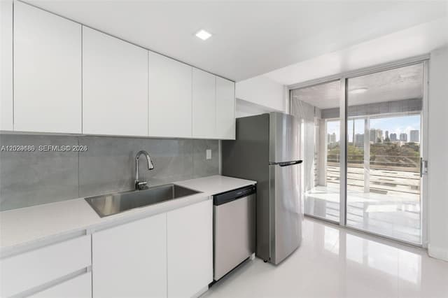 17890 W Dixie Hwy 501 Hwy # 501, North Miami Beach FL 33160 - North Miami Beach, FL - Photo 7