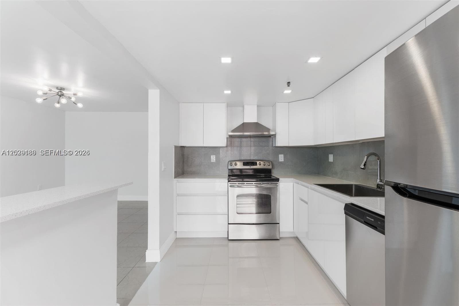 17890 W Dixie Hwy 501 Hwy # 501, North Miami Beach FL 33160 - North Miami Beach, FL - Photo 1