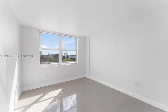 17890 W Dixie Hwy 501 Hwy # 501, North Miami Beach FL 33160 - North Miami Beach, FL - Photo 5