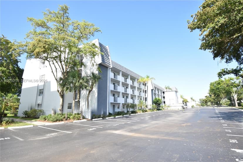 6080 NW 44th St # 201, Lauderhill FL 33319