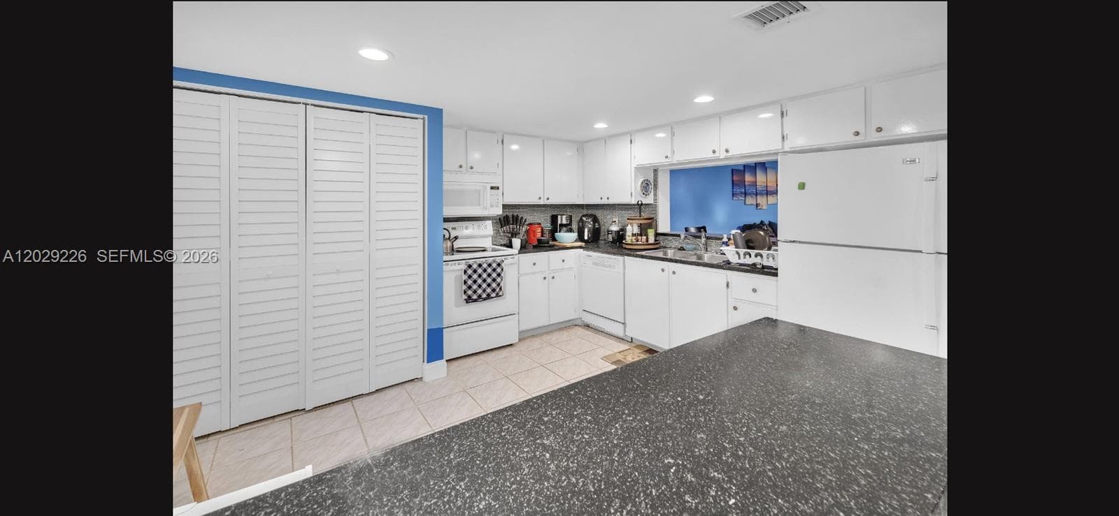 9427 NW 42nd St, Sunrise FL 33351