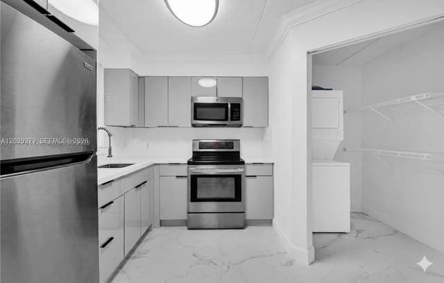 6135 NW 186th St # 202, Hialeah FL 33015 - Hialeah, FL - Photo 4