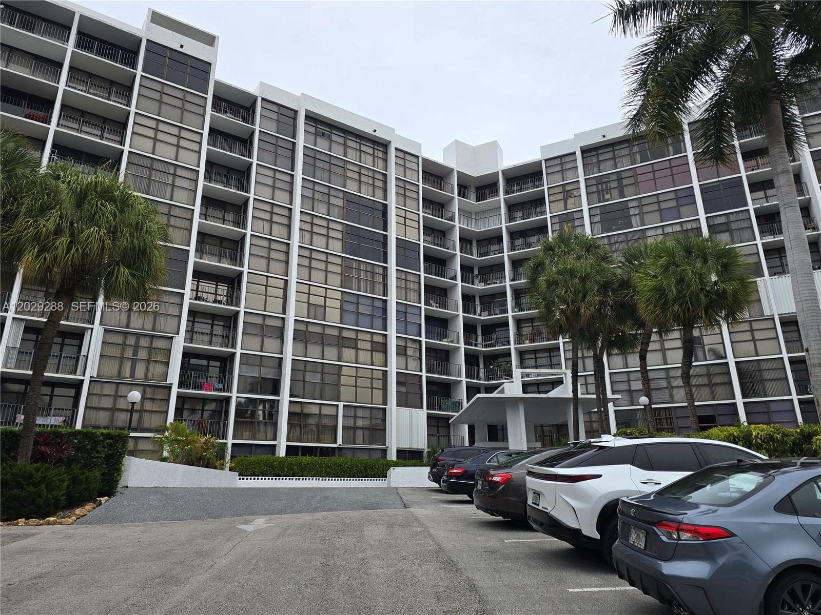 400 Leslie Dr # 416, Hallandale Beach FL 33009