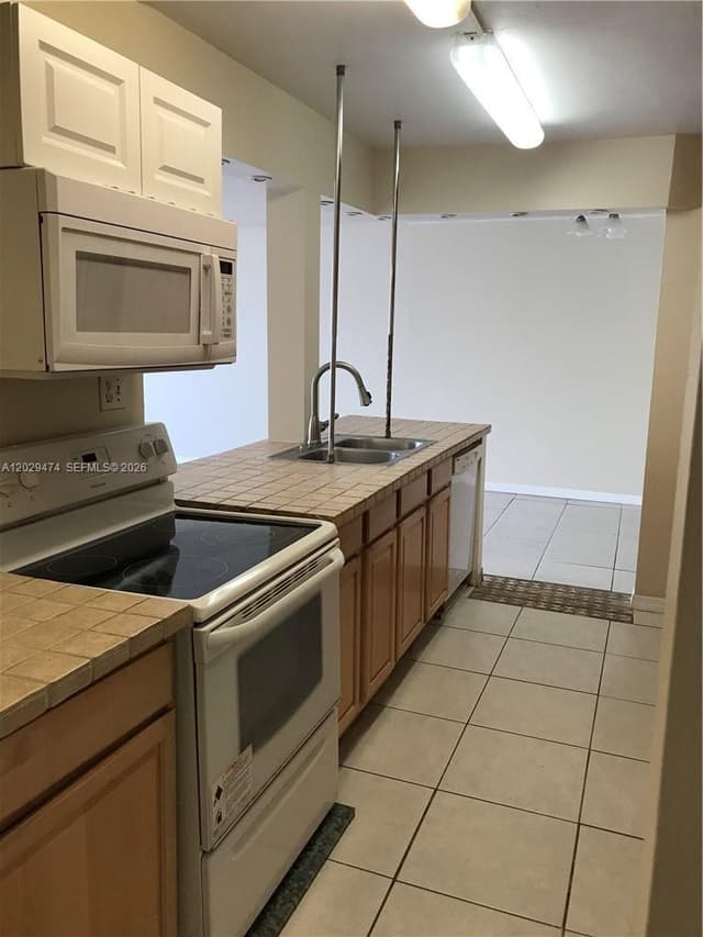 7081 Environ Blvd # 242, Lauderhill FL 33319 - Lauderhill, FL - Photo 3