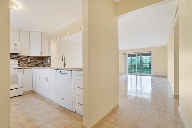 111 SE 3rd Avenue # 306, Dania Beach FL 33004 - Dania Beach, FL - Photo 3