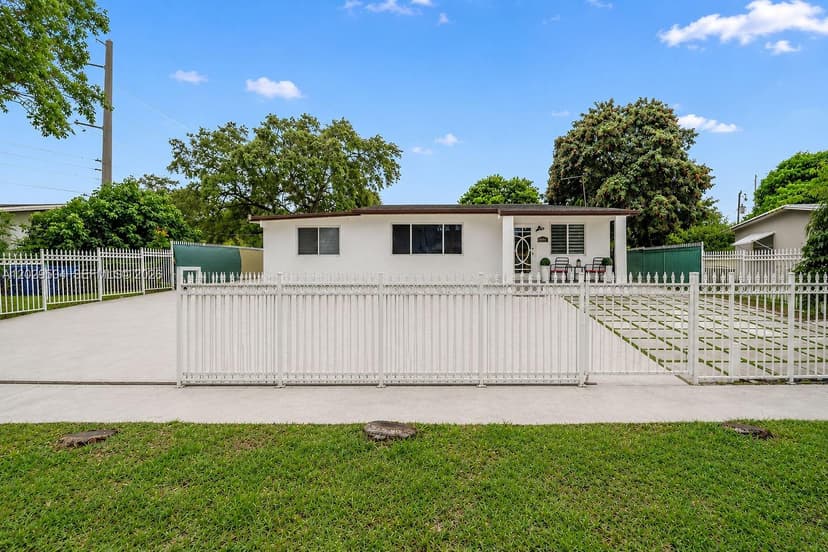 6404 Meade St, Hollywood FL 33024