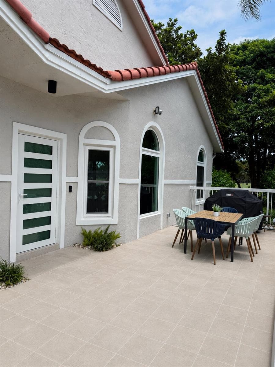 4103 Carriage Drive # H4, Pompano Beach FL 33069 - Pompano Beach, FL - Photo 1