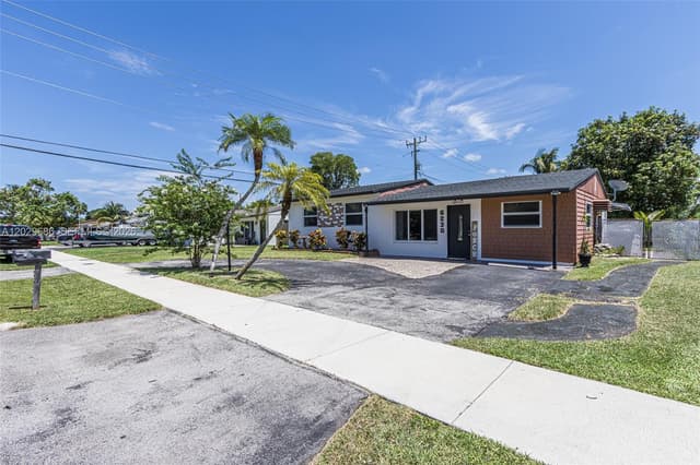 6230 SW 16th Ct, North Lauderdale FL 33068 - North Lauderdale, FL - Photo 2
