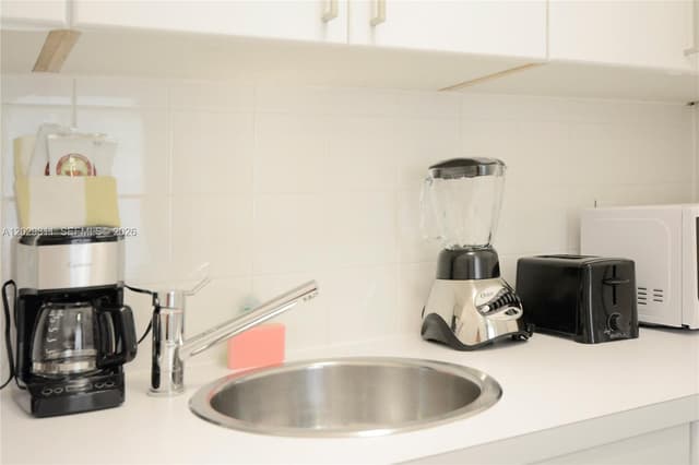 1021 Euclid Ave # 1, Miami Beach FL 33139 - Miami Beach, FL - Photo 4