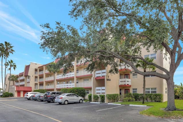 1015 Country Club Drive # 307, Margate FL 33063 - Margate, FL - Photo 2