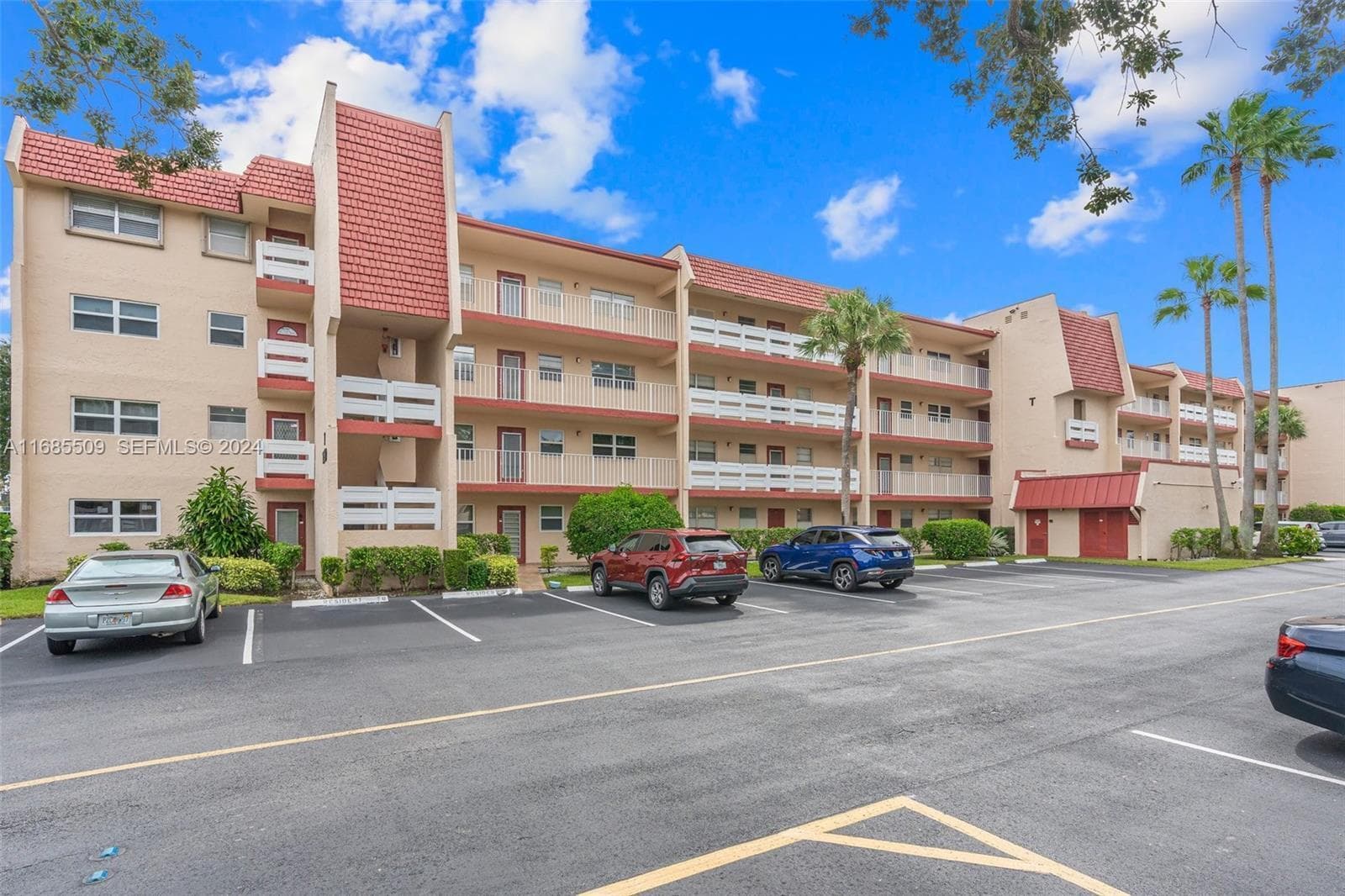 1015 Country Club Drive # 307, Margate FL 33063 - Margate, FL - Photo 1