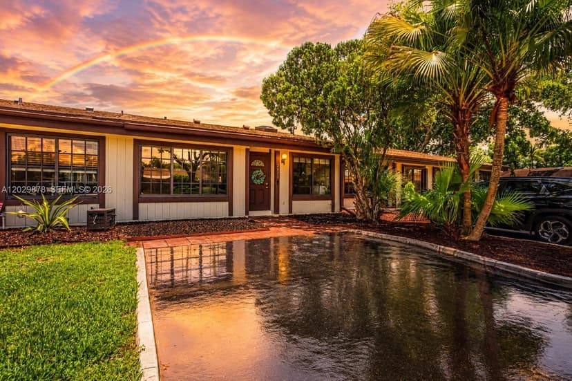 2321 Pine Needle Ct, Pembroke Pines FL 33026