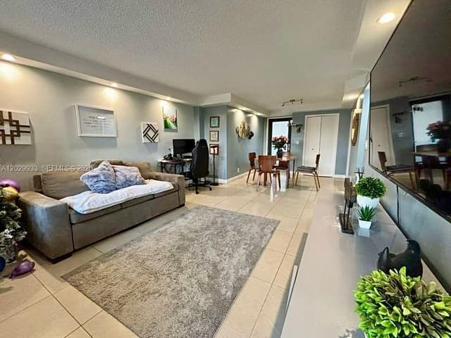 301 Golden Isles Dr # 406, Hallandale Beach FL 33009 - Hallandale Beach, FL - Photo 5