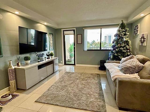 301 Golden Isles Dr # 406, Hallandale Beach FL 33009 - Hallandale Beach, FL - Photo 4