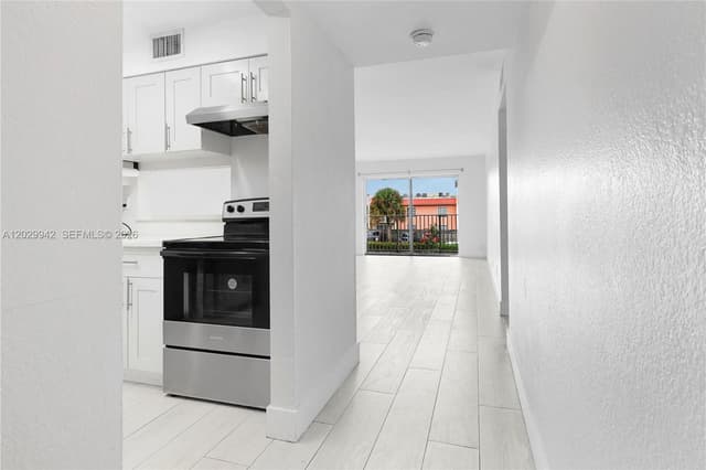 5201 Geneva Way # 211, Doral FL 33166 - Doral, FL - Photo 6