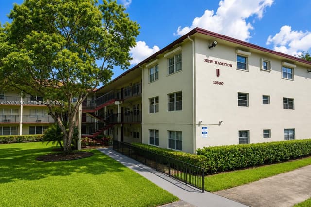 13500 SW 1st St # 114U, Pembroke Pines FL 33027 - Pembroke Pines, FL - Photo 2