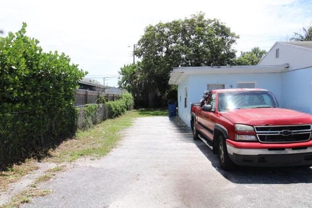 1417 W 32nd Street, Riviera Beach FL 33404 - Riviera Beach, FL - Photo 3