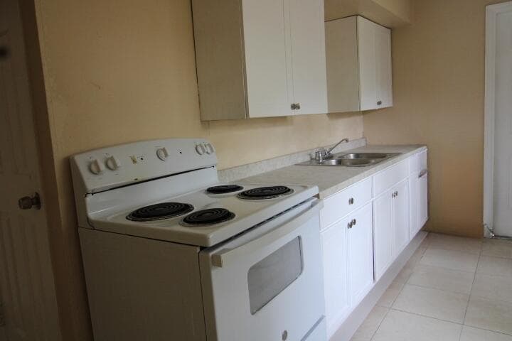 1417 W 32nd Street, Riviera Beach FL 33404 - Riviera Beach, FL - Photo 1