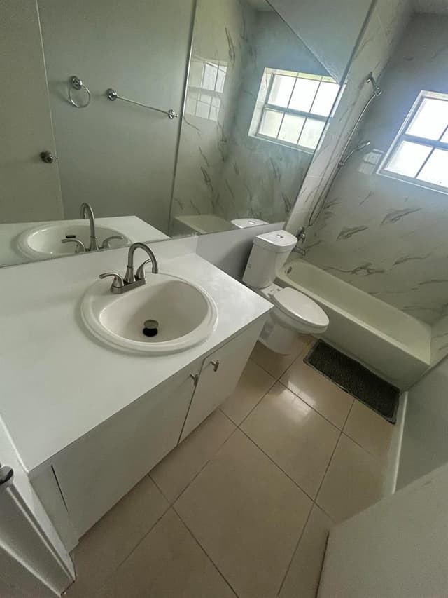 201 Maplewood Drive # 201, FL 33415 - Photo 6