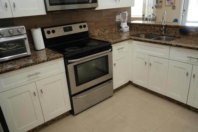 201 Maplewood Drive # 201, FL 33415 - Photo 7