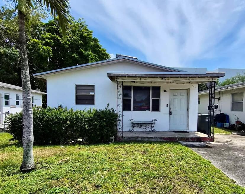 425 NW 6th Street, Hallandale Beach FL 33009