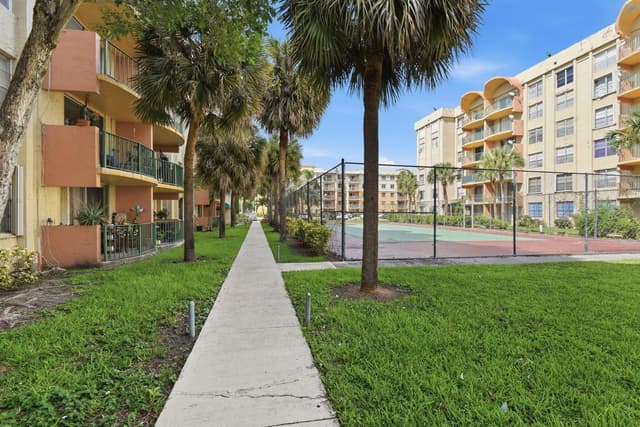 9360 Fontainebleau Boulevard Apt 310, Miami FL 33172 - Miami, FL - Photo 2