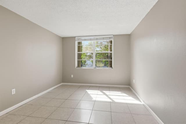 9360 Fontainebleau Boulevard Apt 310, Miami FL 33172 - Miami, FL - Photo 7