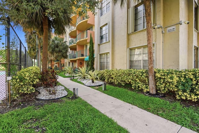 9360 Fontainebleau Boulevard Apt 310, Miami FL 33172 - Miami, FL - Photo 3