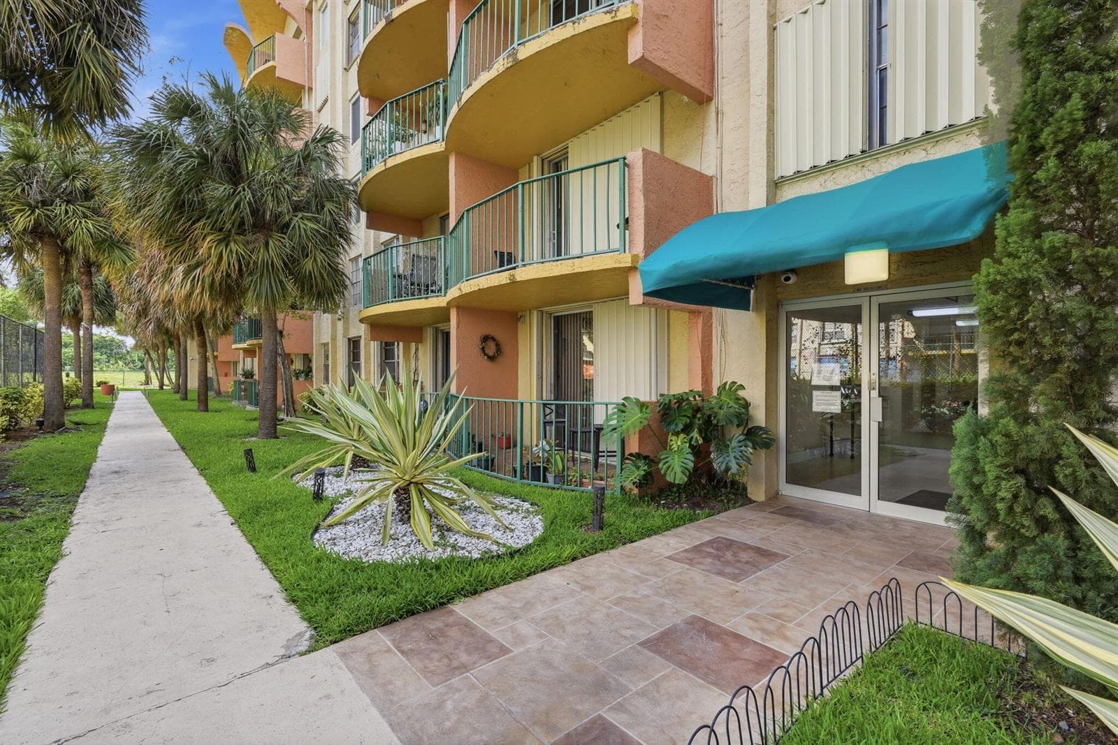 9360 Fontainebleau Boulevard Apt 310, Miami FL 33172 - Miami, FL - Photo 1