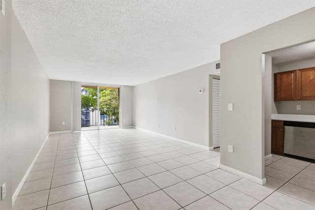 9360 Fontainebleau Boulevard Apt 310, Miami FL 33172 - Miami, FL - Photo 5