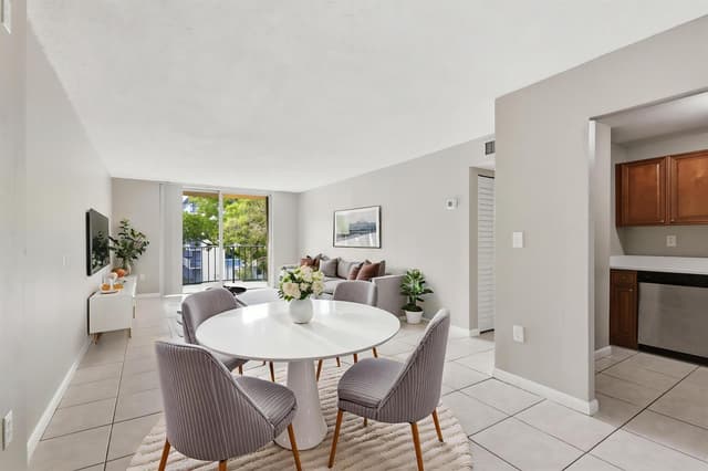 9360 Fontainebleau Boulevard Apt 310, Miami FL 33172 - Miami, FL - Photo 4