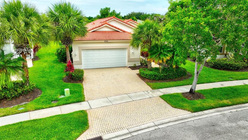 2752 Clipper Circle, West Palm Beach FL 33411