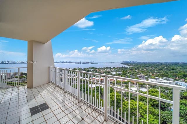 1000 Quayside Ter # 10, Miami FL 33138 - Miami, FL - Photo 2