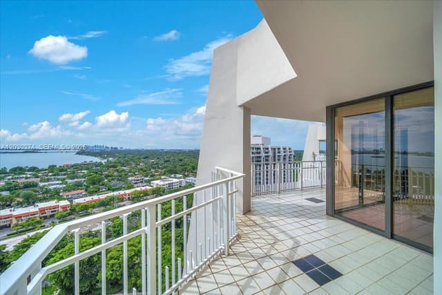 1000 Quayside Ter # 10, Miami FL 33138 - Miami, FL - Photo 4