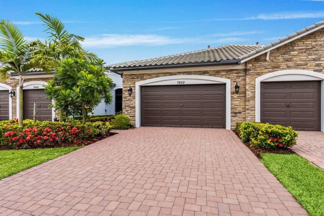 7642 N Blue Spring Drive, Parkland FL 33067 - Parkland, FL - Photo 2
