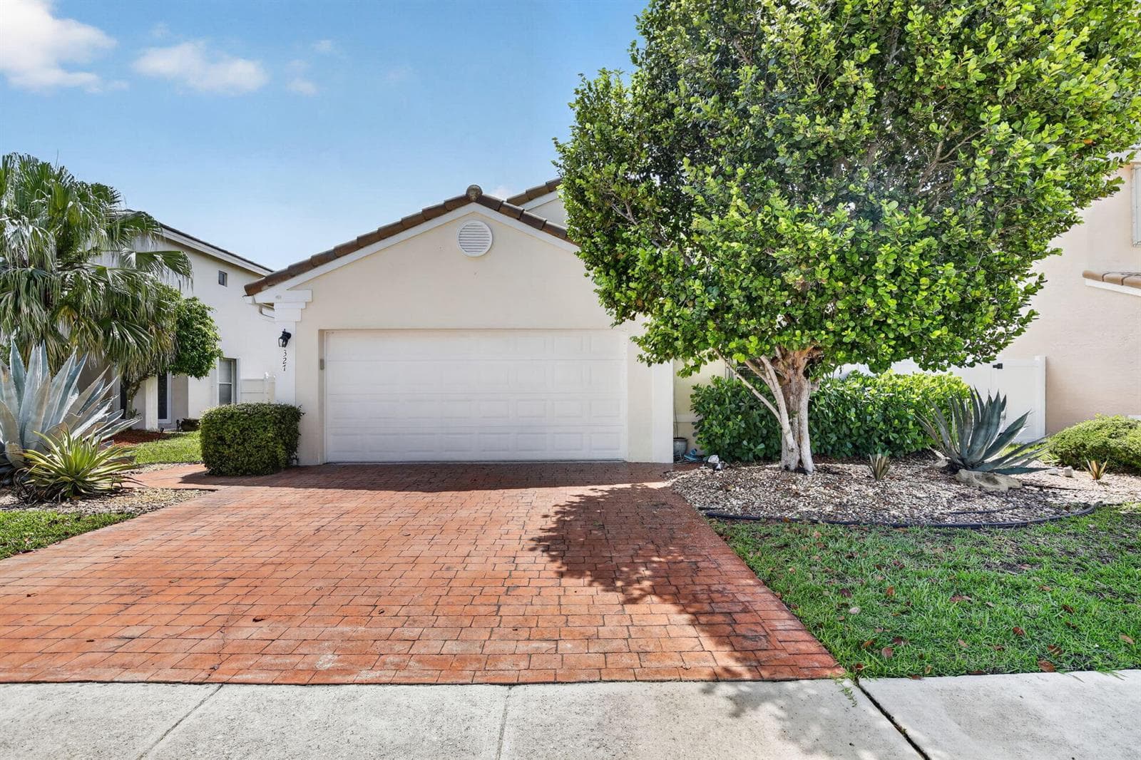 327 SW 191st Terrace, Pembroke Pines FL 33029
